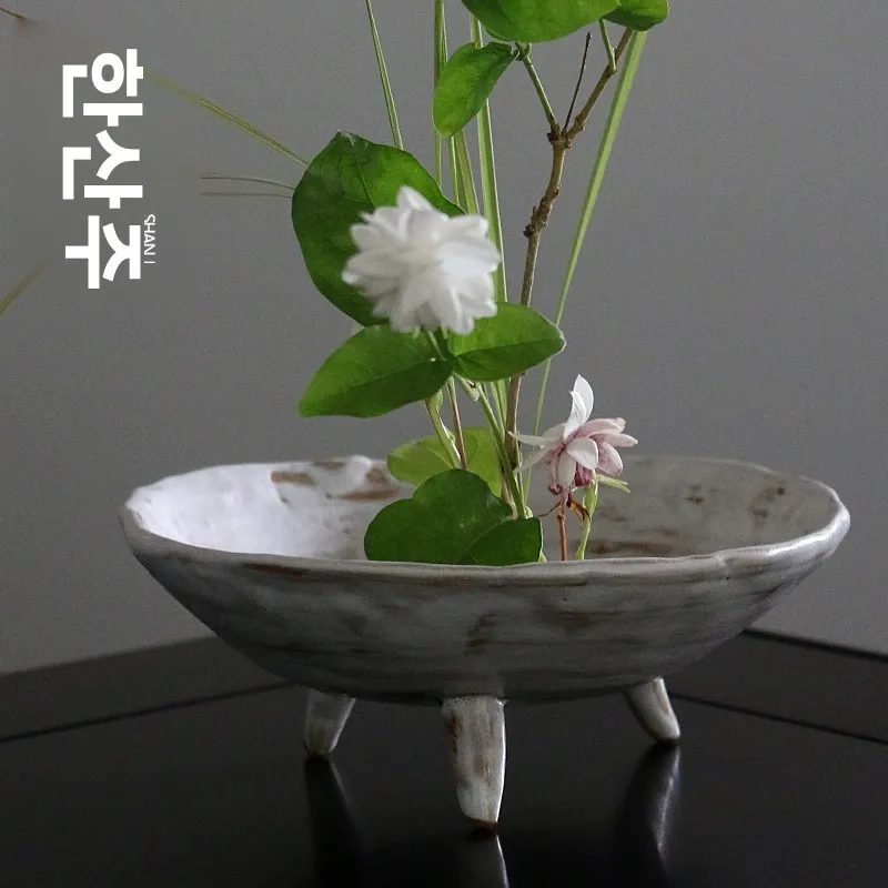 수제 소박한 세발 세라믹 접시 고대 스타일 차 스낵 트레이 젠 디저트 접시 심플 예술적 점토 접시