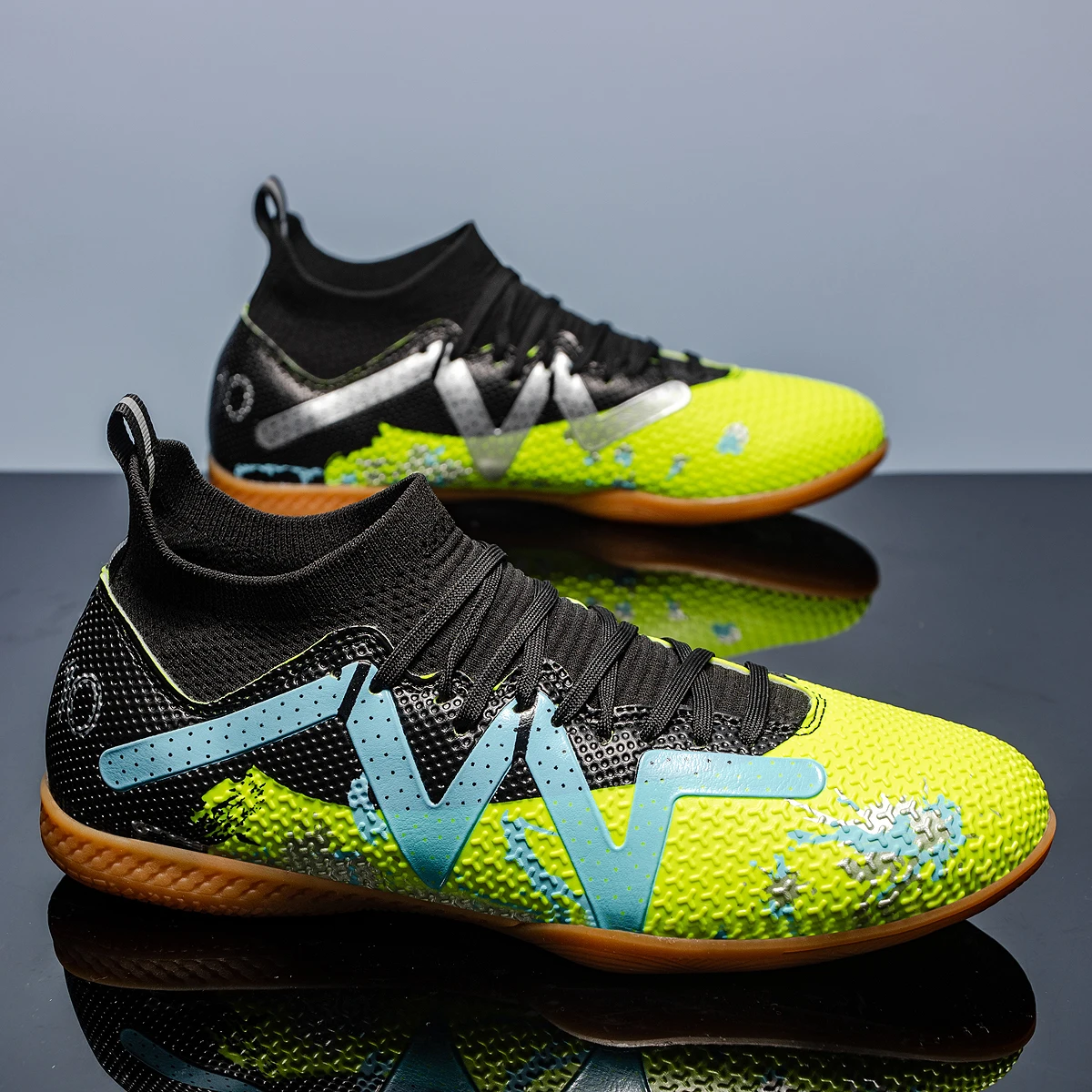 High-top soccer shoes indoor five-a-side training men women slip-resistant wear-resistant sneakers