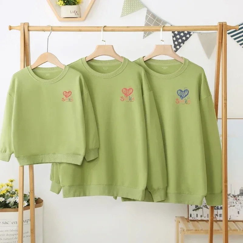Camisetas navideñas de invierno para madre e hija, sudaderas para madre, padre e hijo, conjuntos familiares casuales a juego, camisetas con estampado de corazones, jerséis para pareja