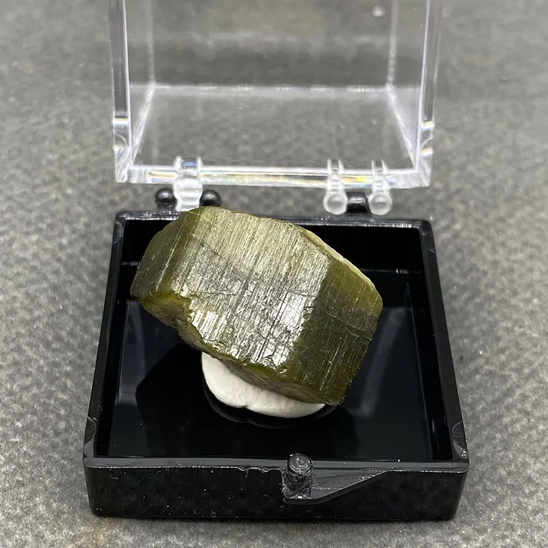 100%  Natural Green tourmaline Mineral Specimens Stones and Crystals Healing Crystal   +Box size:35*35*35 mm