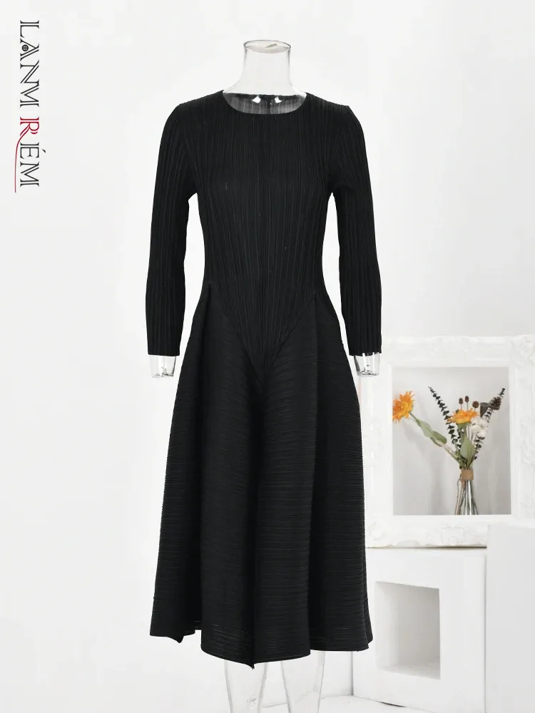 

LANMREM Black Pleated A-line Dress Fashion Round Neck Long Sleeves Loose Solid Color Dresses Party 2024 Spring New 32A179