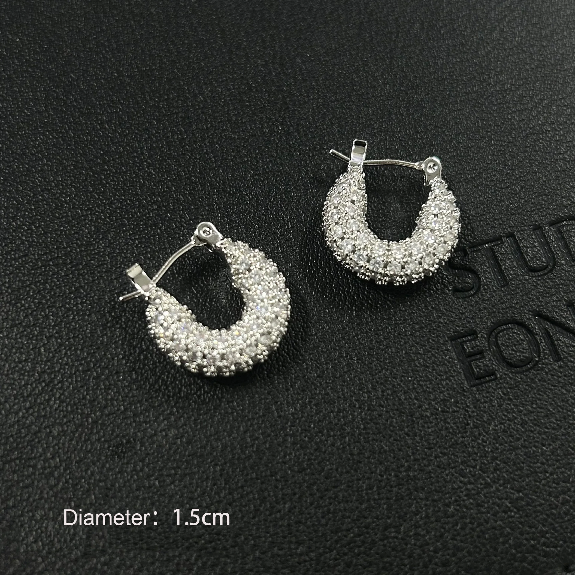

YOUNGX Trend Kendall Same Style Full Zircon Hoop Earrings Light Luxury Shiny Diamond Circle Earring For Women Jewelry Gift