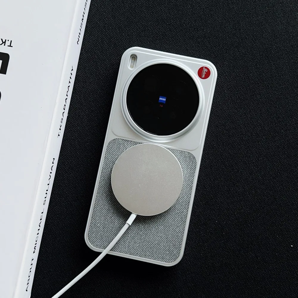 Sleek Magnetic MagSafe Protective Hard Case - Fashionable PU+PC Design