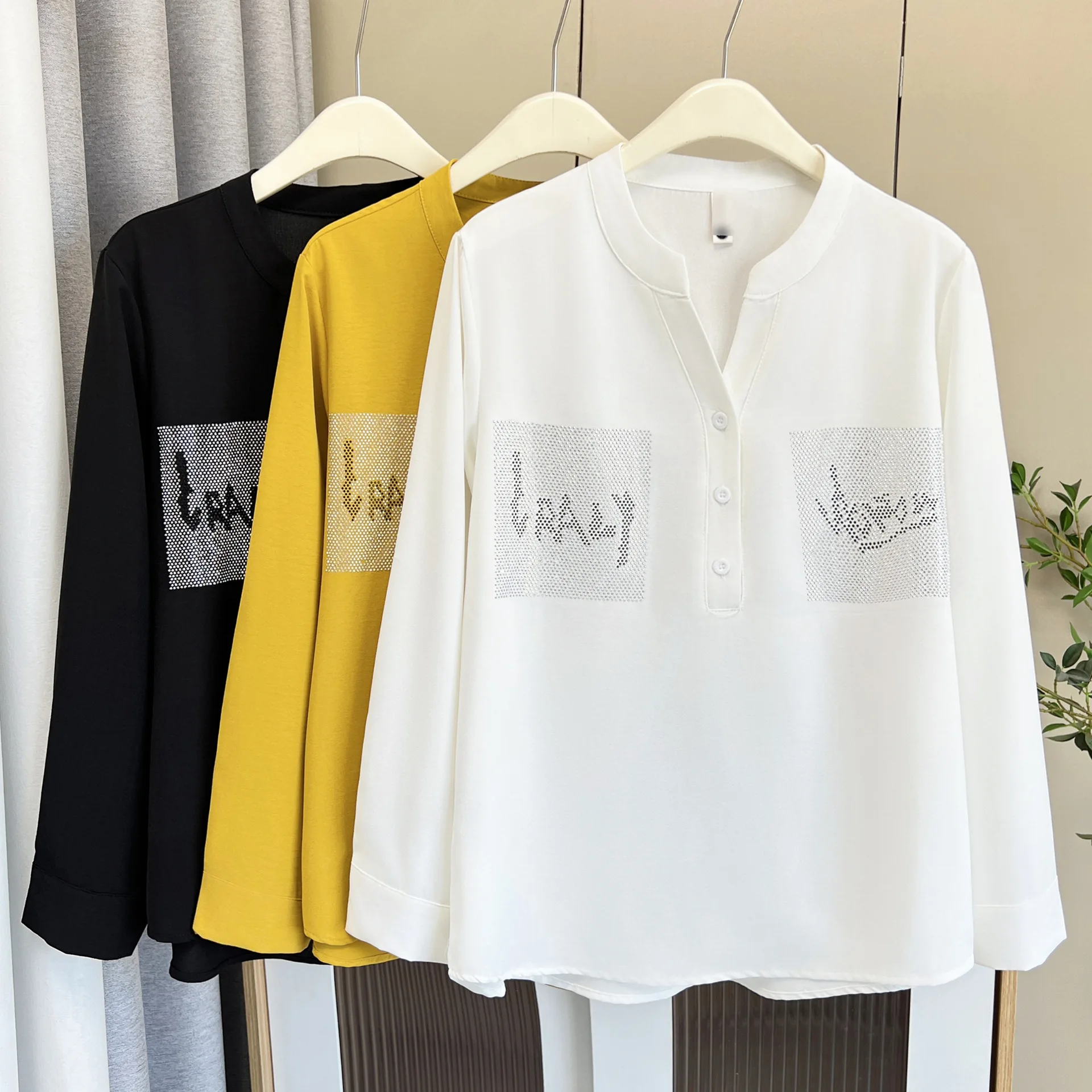 Plus Size Women's Blouses 2025 Autumn New Style Elegant Hot Diamond V-neck Long Sleeved Shirt 2517