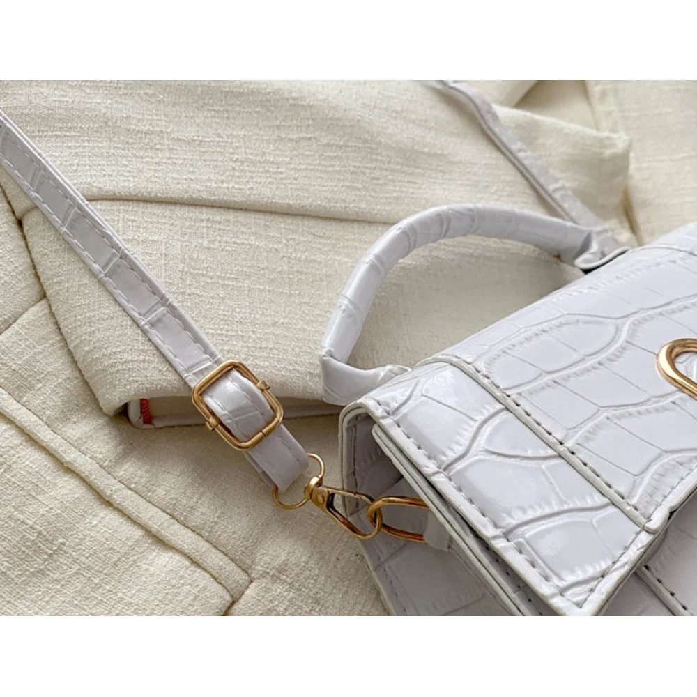 Déi populär nei Summermodesch Nischhandtaschen vun dësem Joer 2024, einfach a modesch Crossbody-Taschen mat enger Schëller fir all Alter._voghion.com