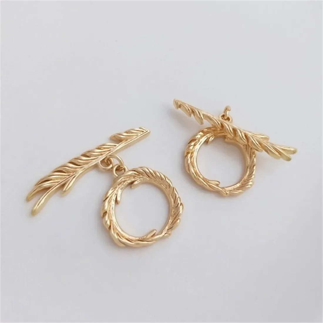 

14k Gold Feather Fur-shaped Fashion OT Buckle Handmade Accessories Diy Bracelet Pearl Necklace Connecting Buckle Ending Buckle
