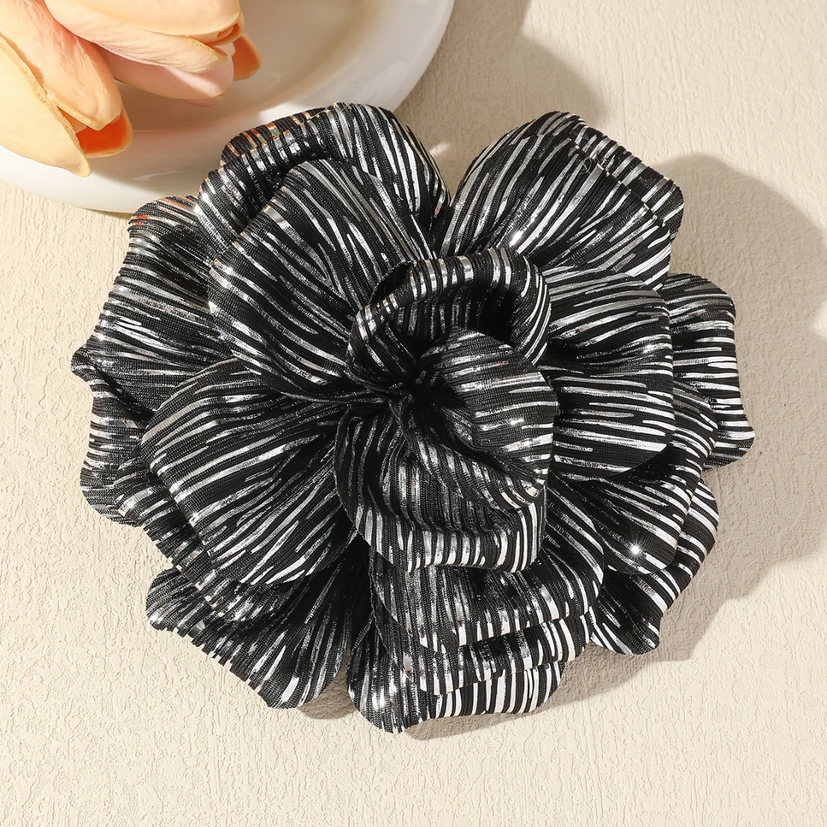 Shimmering Metallic Stripe Floral Brooch Hair Clip Dual-Use Fashion Accessory Women's Outerwear, Dresses, and Party Decorations