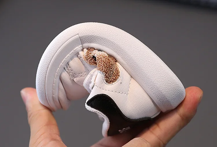 أحذية رياضية للأطفال الرضع مضادة للانزلاق أحذية كاجوال للأطفال أحذية رياضية بيضاء للفتيات والأولاد أحذية مشي بنعل ناعم أحذية أطفال صغار للفصول الأربعة