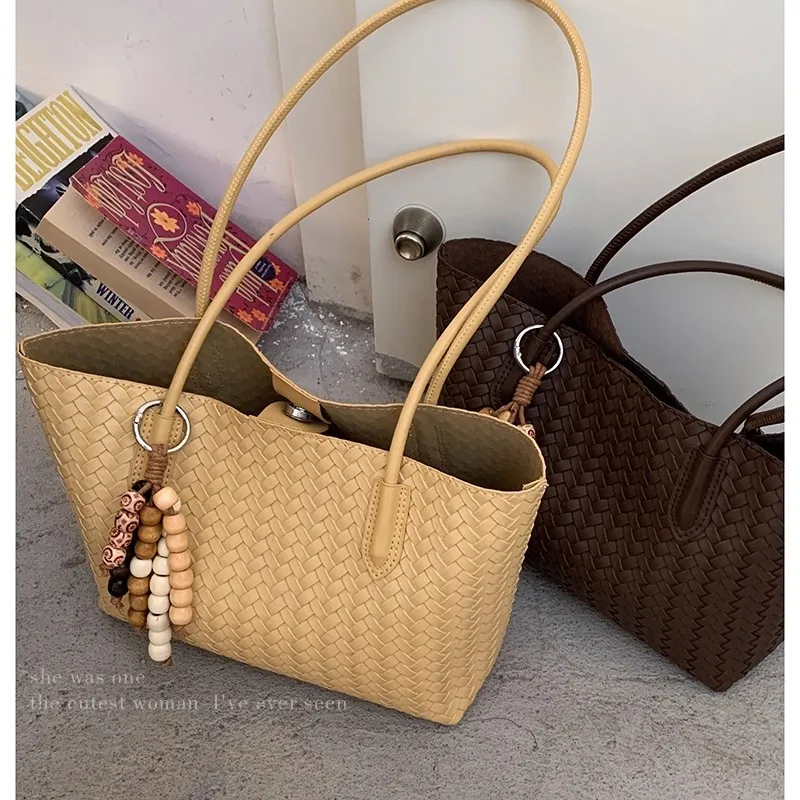 Versatile Women's Crossbody Shoulder Bag Handbag Wing Design Fall Winter New Style Fashionable Single Strap Handbag