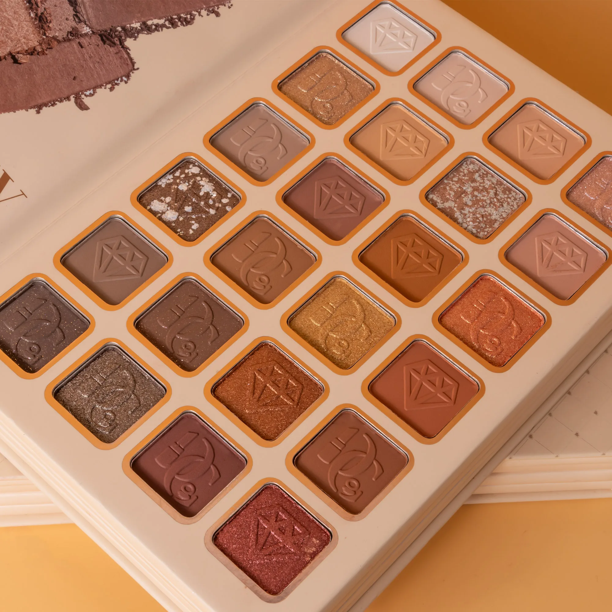 43-color makeup palette, four-layer book-style eye shadow palette, matte pearlescent blush, contour and highlight all in one 3