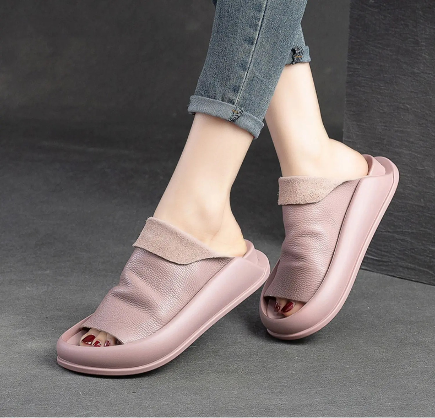 2024 summer fashion new thick-soled sandals and slippers, simple flat-soled slippers, beach slippers for outer wear sandals