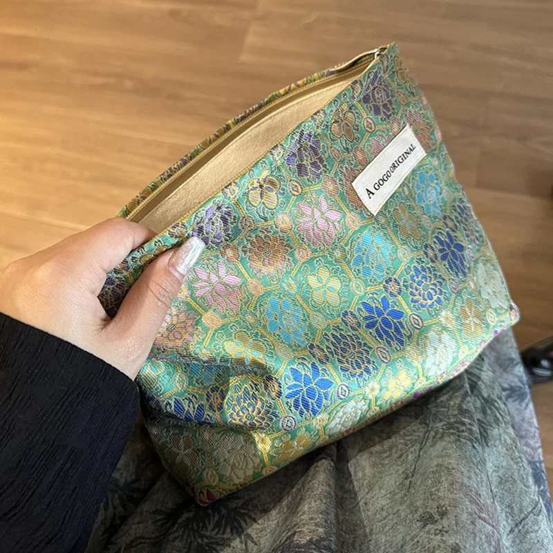 Chinese Style Artistic Makeup Bag Portable Skin Care Products Storage Ethnic Style Hand Bag Gift Washing Wedding Embroidery Bag 3