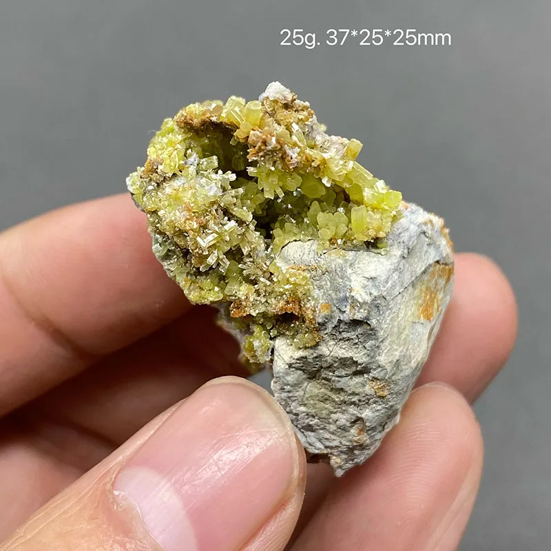 100% natural pyromorphite original stone mineral specimen cured crystal gem collection.