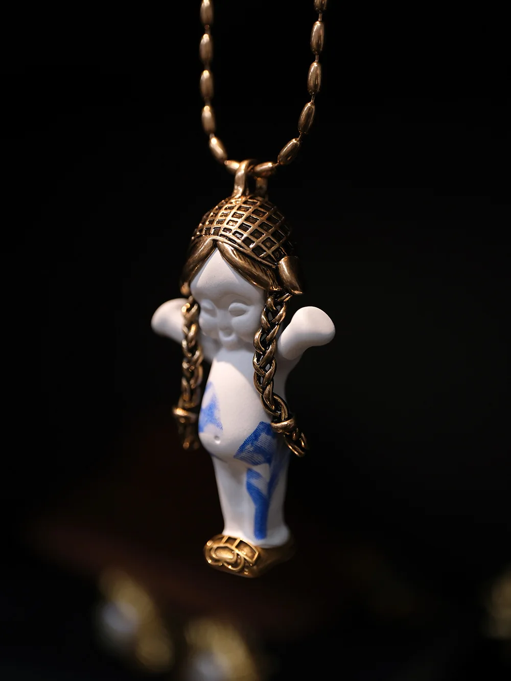 European and American fashion white doll pendant necklace