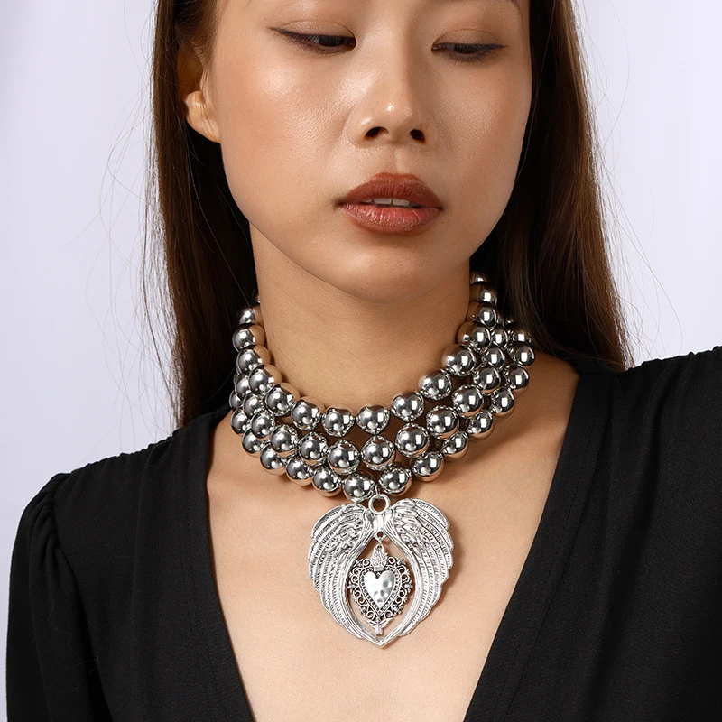 Punk Übertriebene Handgemachte Perlen Halskette für Frauen Metall Flügel Herz Anhänger Choker Halskette Mädchen Party Festival Schmuck Geschenke
