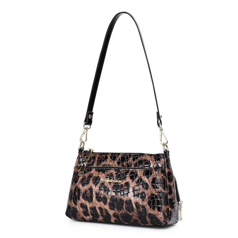 حقيبة كتف نسائية من Aidrani بتصميم متقاطع على الجس...