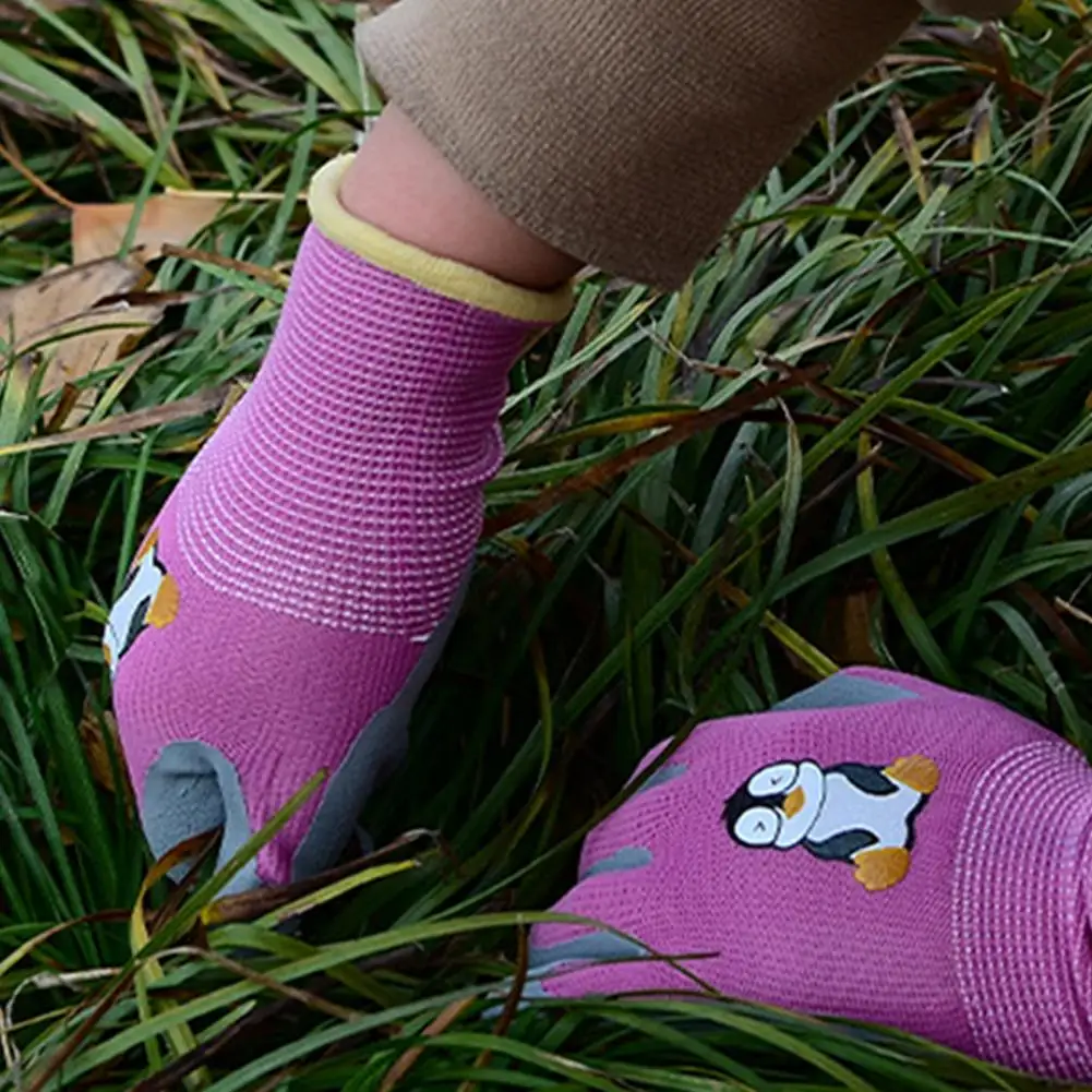 1 Pair Kids Gardening Gloves Cartoon Pattern Wear Resistant Thorn-Proof Puncture-Resistant Rubber Little Helpers Work Gloves 4