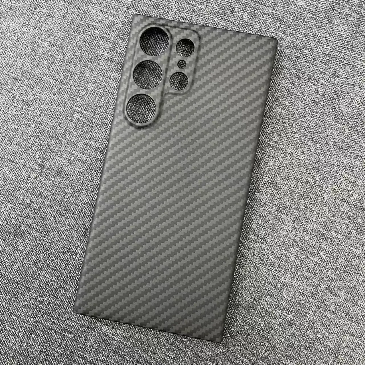 AKATIP Aramid Fiber Carbon Finish Magnetic Luxurious Shockproof Case