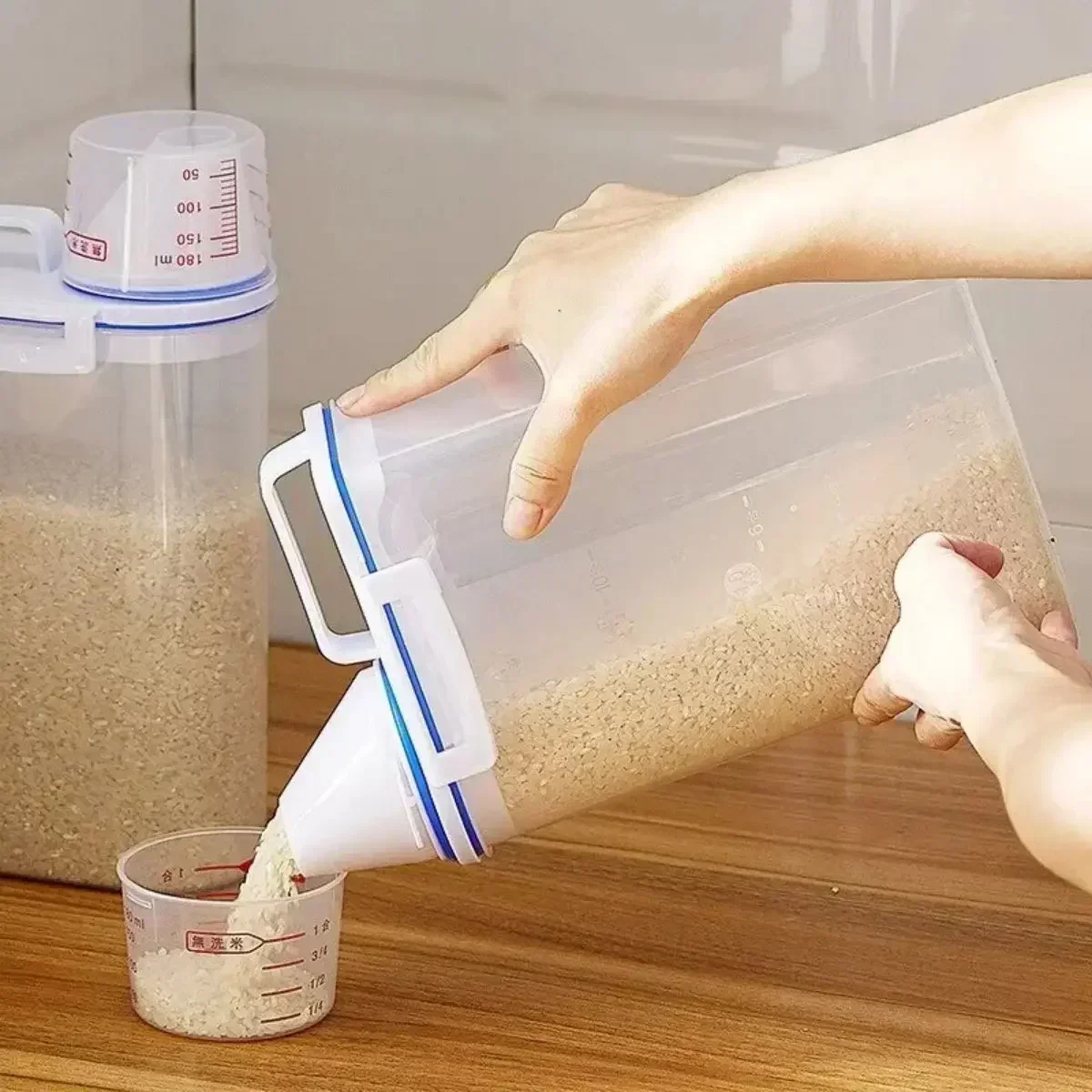 2L Rice and Grain Food Storage Container with Measuring Cup Plastic Sealed Container for Storing Grains and Miscellaneous Grains