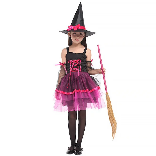 crianças bonitas usam fantasias de halloween assustadoras para festa de  carnaval de doces ou travessuras, incluem bruxa, esqueleto, vampiro, teia  de aranha, ceifador, jack o lanterna segurando abóbora com doce doce  10356985