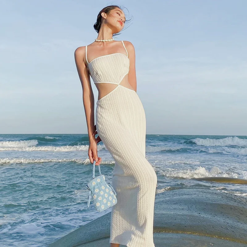 

Элегантное однотонное платье-слинг с вырезом, высокой талией и открытой спиной