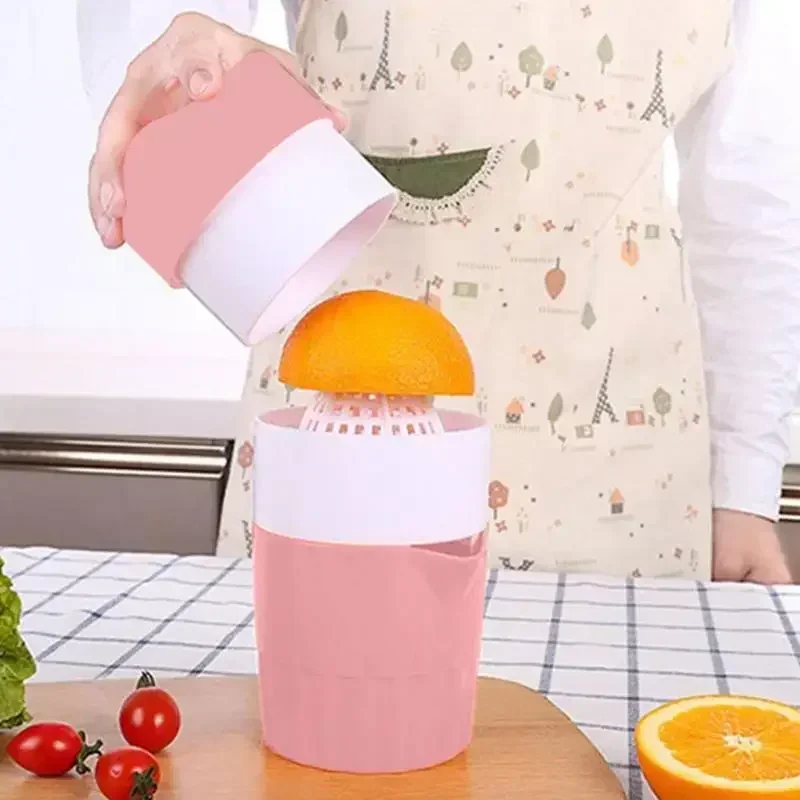 1PC Outdoor Potable Juicer Machine Orange Juice Cup Portable Manual Citrus Juicer for Orange Lemon Fruit Squeezer Child