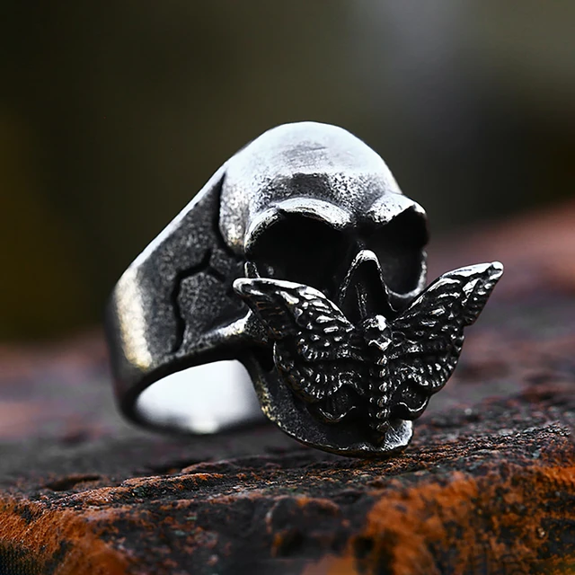 Big Skull Vampire Ring | Skull ring, Mens skull rings, Vampire ring