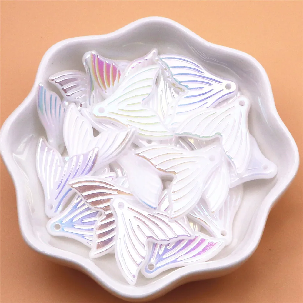 30pcs 반짝 이는 그라디언트 컬러 수지 모조 진주 물고기 꼬리 참 구멍이있는 DIY 쥬얼리 공예 액세서리 장식