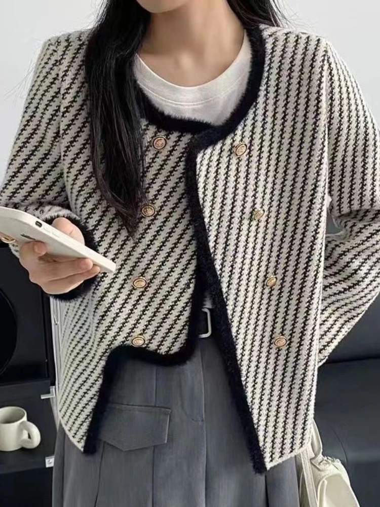 

Женская куртка, Новинка осени-зимы 2023, дизайнерский нестандартный ретро-кардиган в полоску с небольшим запахом, вязаный корейский модный кардиган, пальто