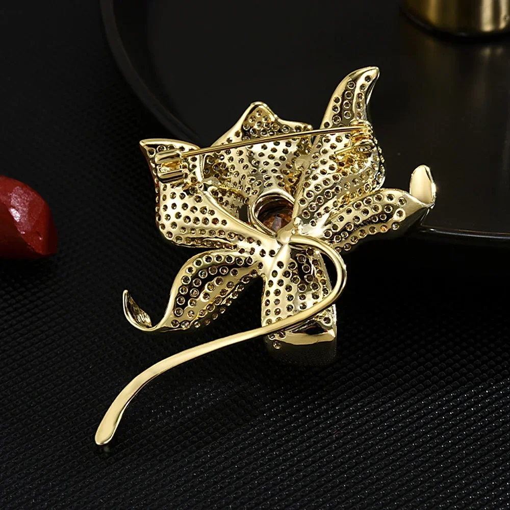Light Luxury Brooches for Women Full Crystal Lily Brooch Pins Exquisite Flower Jewelry Women's Clothing Decoration Accessories