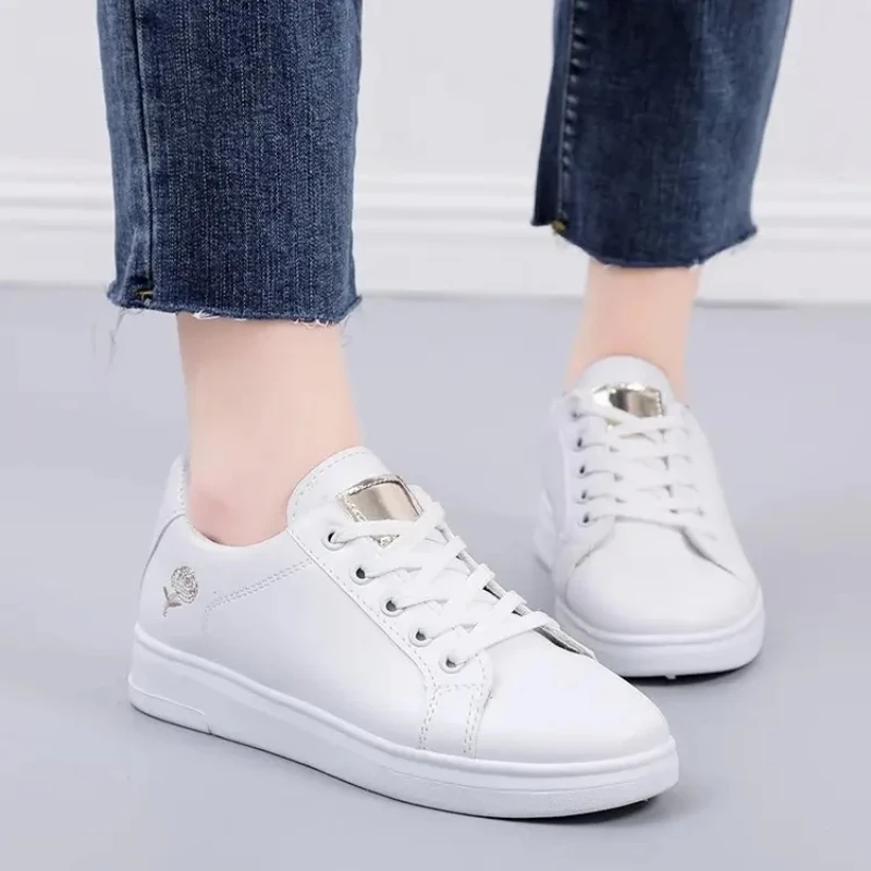 Shoes Women Running Spring Autumn Fashion White Breathable Embroidered Flower Lace-Up Casual Sneakers