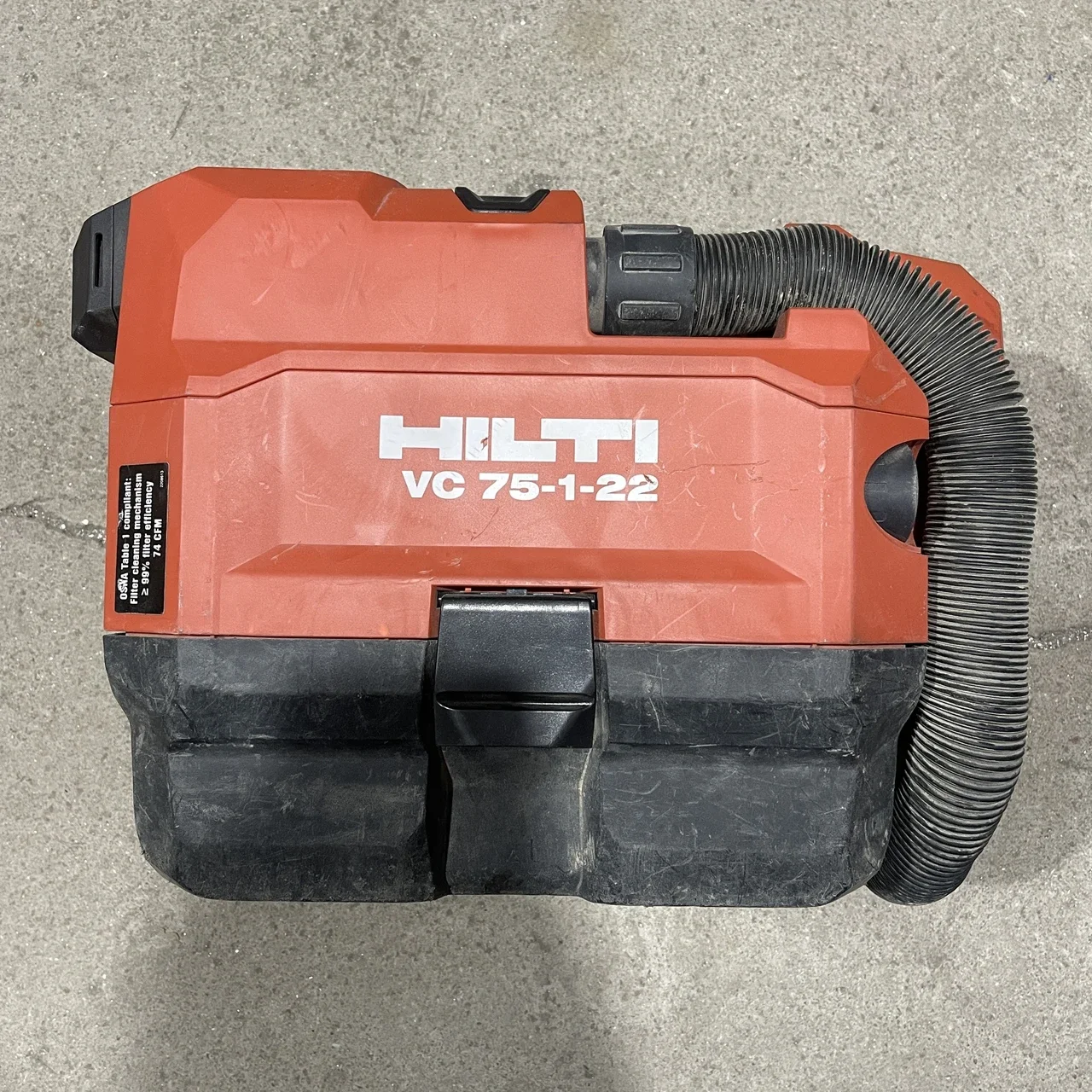 

HILTI Cordless Vacuum with Dry Filter 3.5 Gal. 75 CFM Lithium-Ion 22-Volt Vc 75-1-A22 body only second-hand