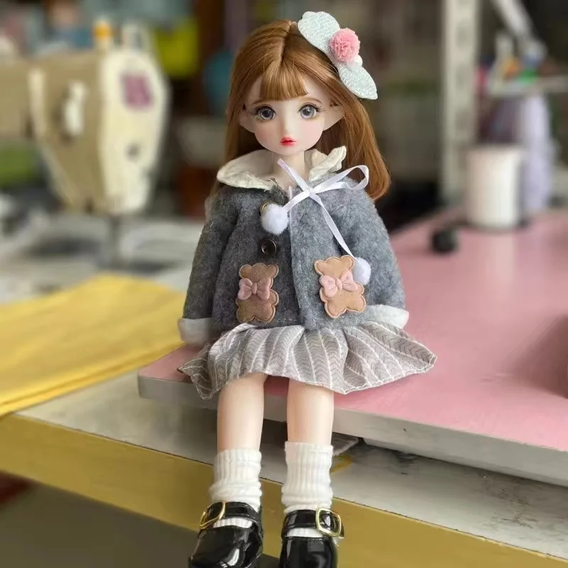 Boneca Bjd Está Em Exibição. Bjd Significa Bolas De Boneco Unido