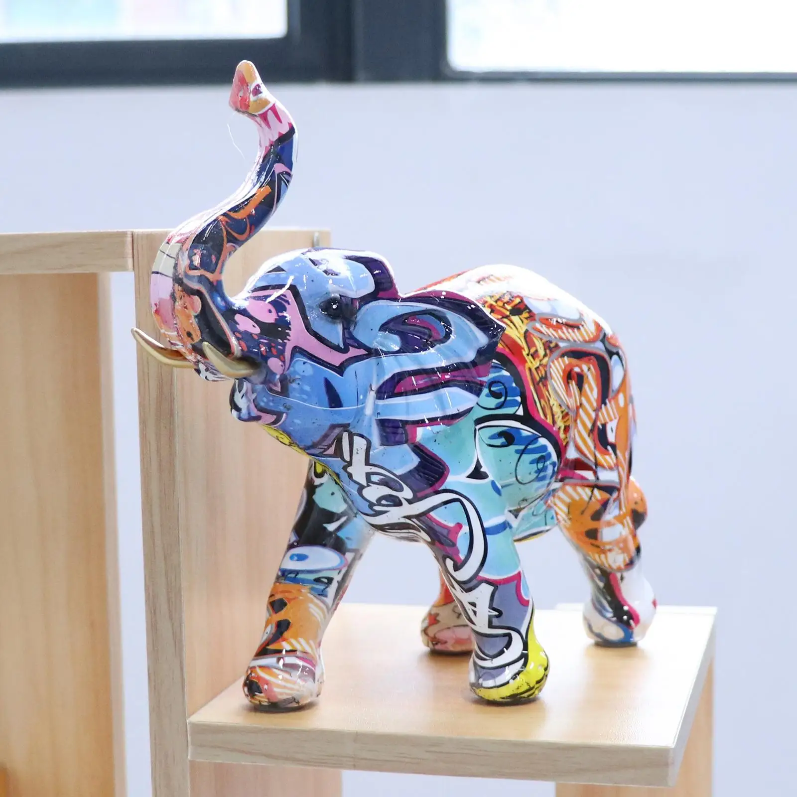 

Colorful Elephant Figurine Resin Craft Animal Statue Sculpture for Home Decoration