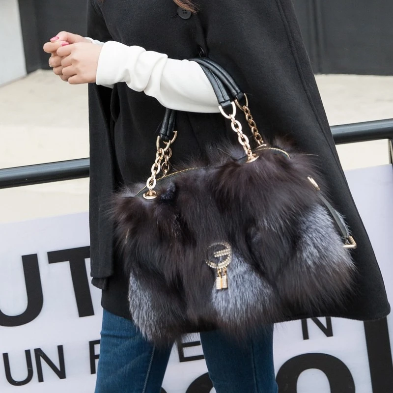 

2023 Real Fur Women's Shoulder Bag Luxury Fluffy Fox Fur Crossbody Bag Korean Version Large Capacity Fur Handbag