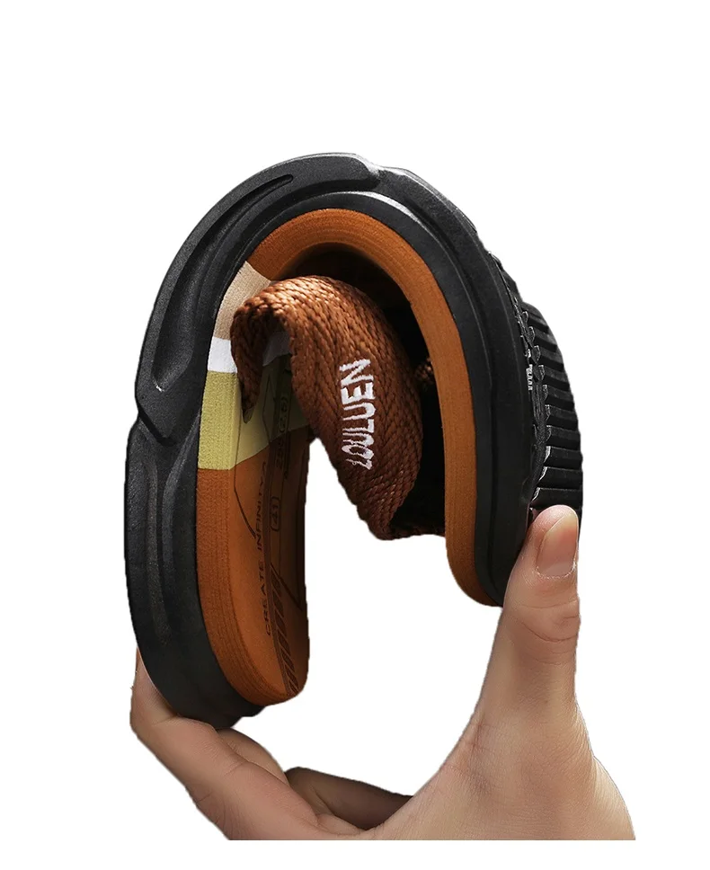 شباشب رجالية لصيف 2025 جديدة غير قابلة للانزلاق لملابس خارجية صنادل شاطئ