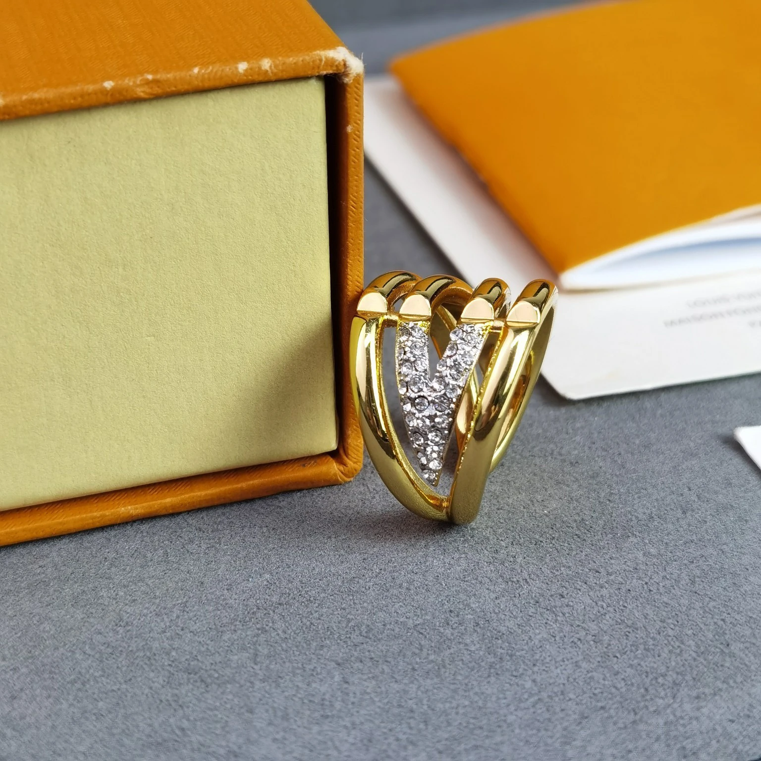 2022 Hot Brand V-shaped Gold Diamond Ring Fashion All-match Banquet Four Layers Of Exquisite Workmanship