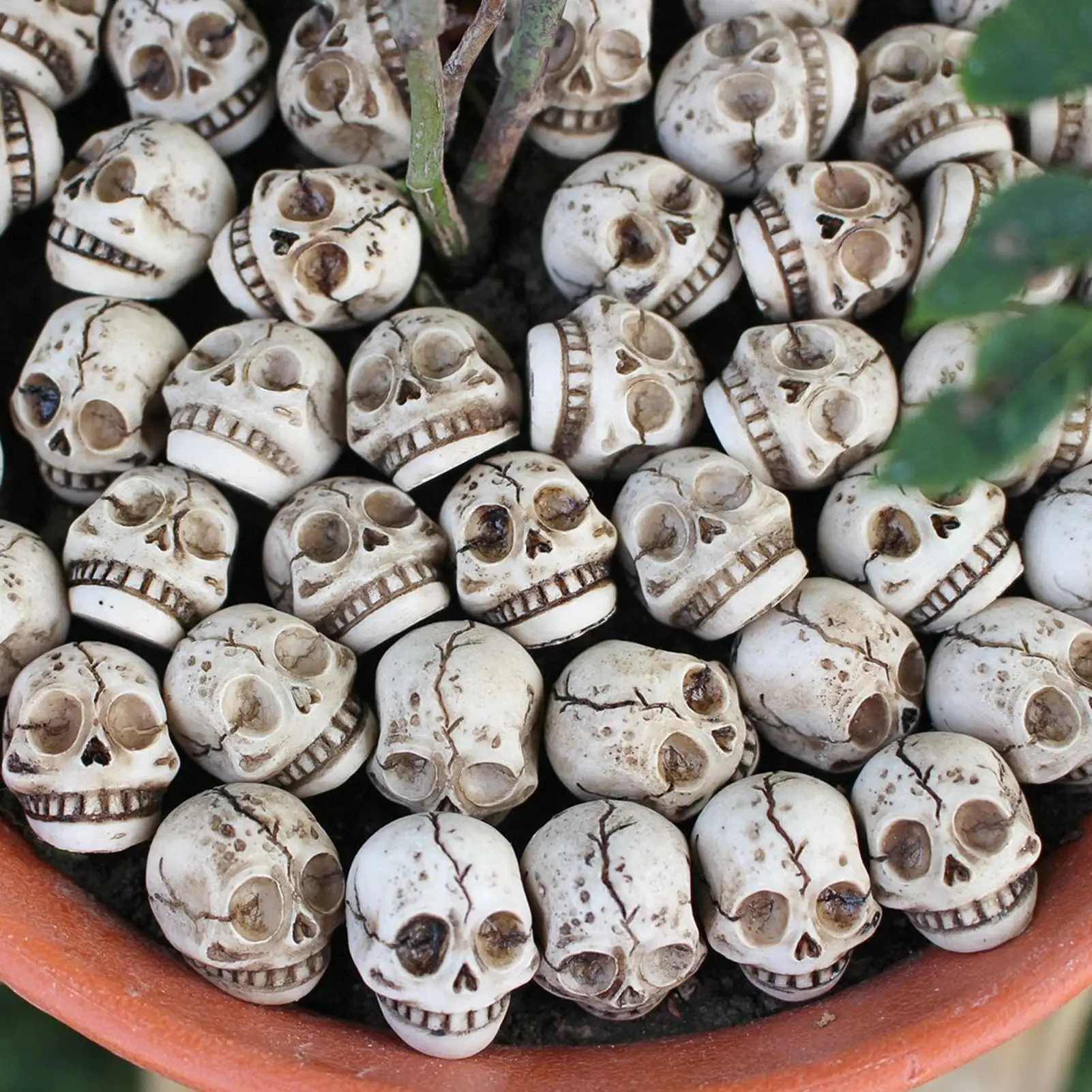 20Pcs Skull Figurine Skull Sculpture Mini Resin Prank Toys for Miniature Landscaping Plant Pot Halloween Festival Garden Decor