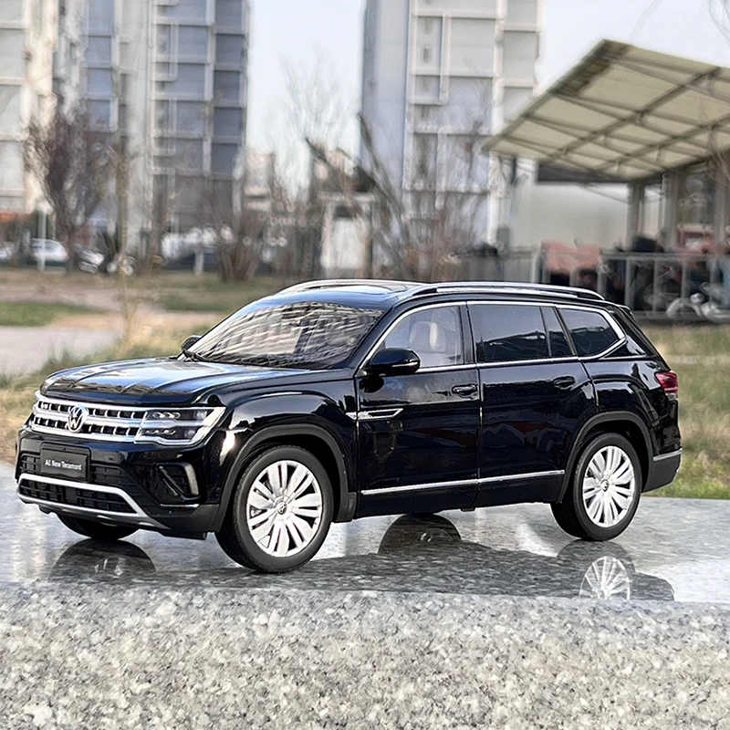 

1: 18 оригинальная совершенно новая модель автомобиля Teramont 2021 модель автомобиля из сплава + небольшой подарок