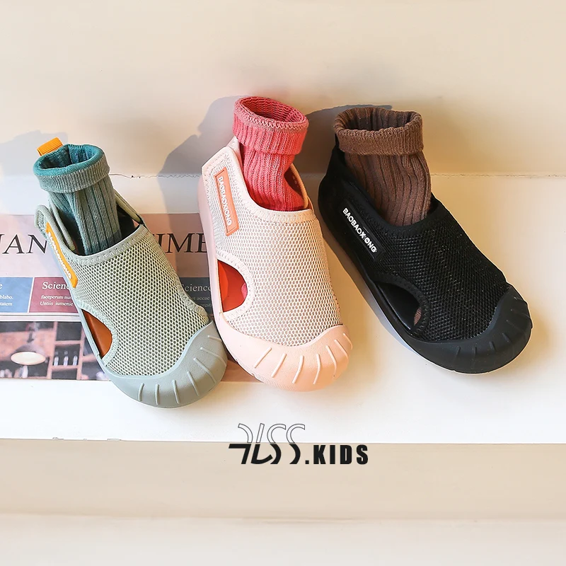 

Летняя обувь для девочек, новая сетчатая обувь, модные сандалии с мягкой подошвой для мальчиков, разноцветные Нескользящие Детские пляжные туфли, сандалии