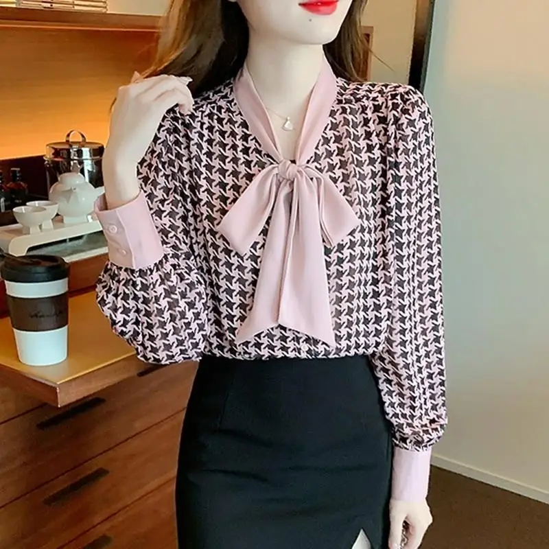 Women\'s Spring and Autumn Fashion Casual Elegant Bow V-neck Printed Long Sleeve Loose Pleated Commuter Chiffon Shirt Tops