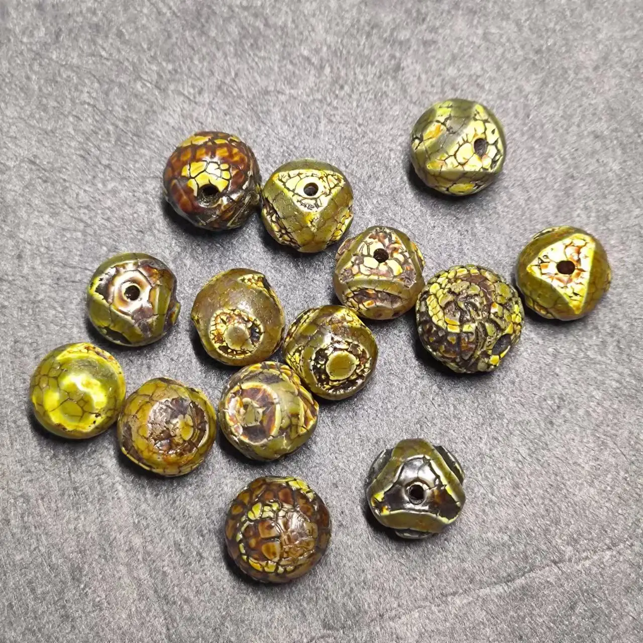 

4pcs/lot Natural Highland Barley Green Three-Eyed Dzi Beads Agate yellow-green very rare retro Unique to Tibet jewelry amulet