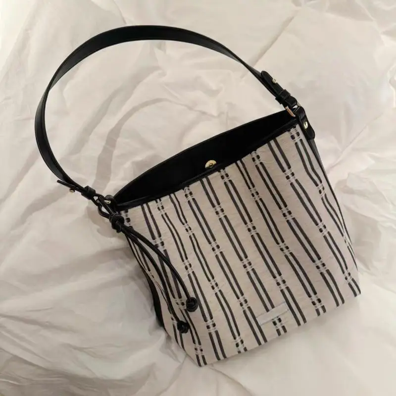 Black Stripe Tote Bag Women Large Capacity Versatile For Shopping Shoulder Bag Ladies Casual Lightweight Commuting Handbag 2025