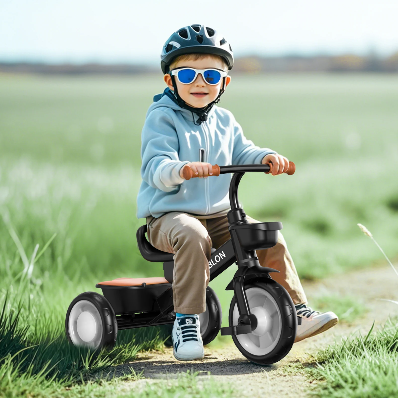 deti na bicykli na rovnováhu z bočného uhla