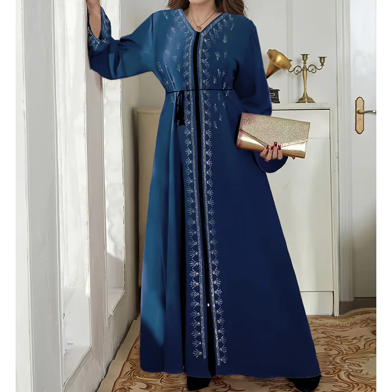 جلابية كحلية بتطريز ناعم وحزام