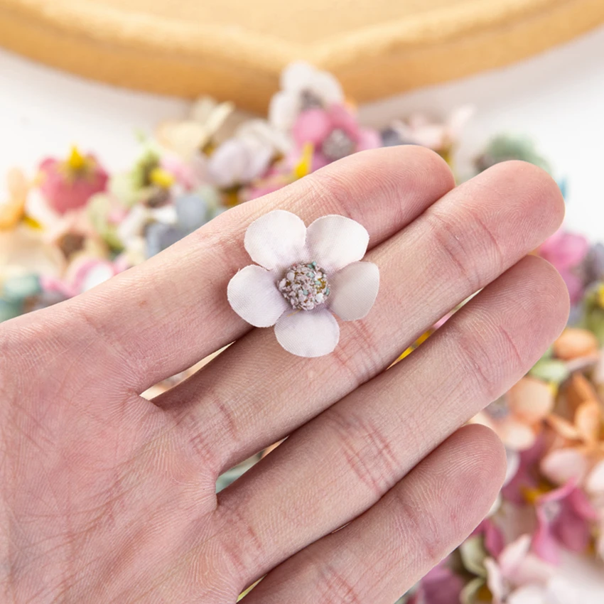 Artificial Flowers Scrapbook Candy Box Wedding Party Home Decor Small Flowers for Crafts Christmas Wreaths Silk Mini Daisy 50Pcs