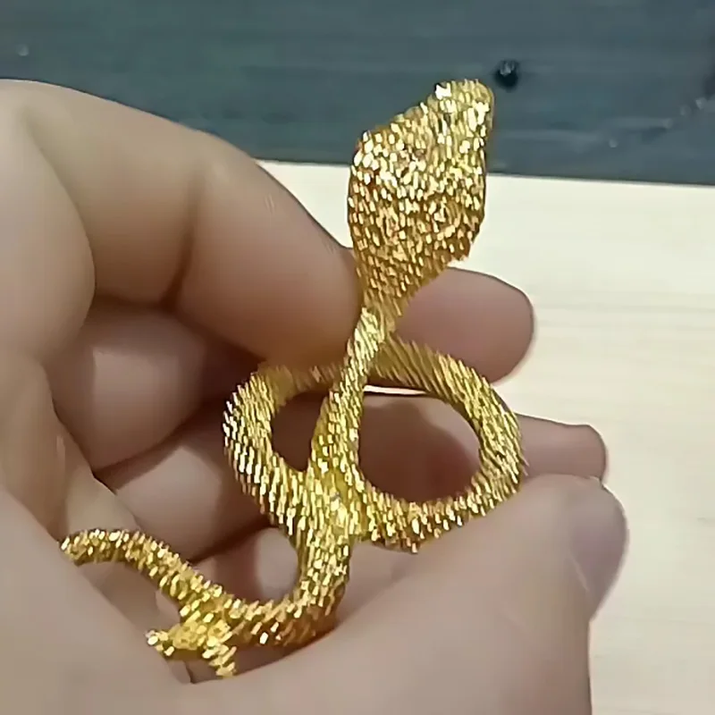 Retro Bronze King Cobra Statue Placcatura In Ottone Craft Golden Ophidian Simboleggia Saggezza Forza Rame Home Miniature Figurine