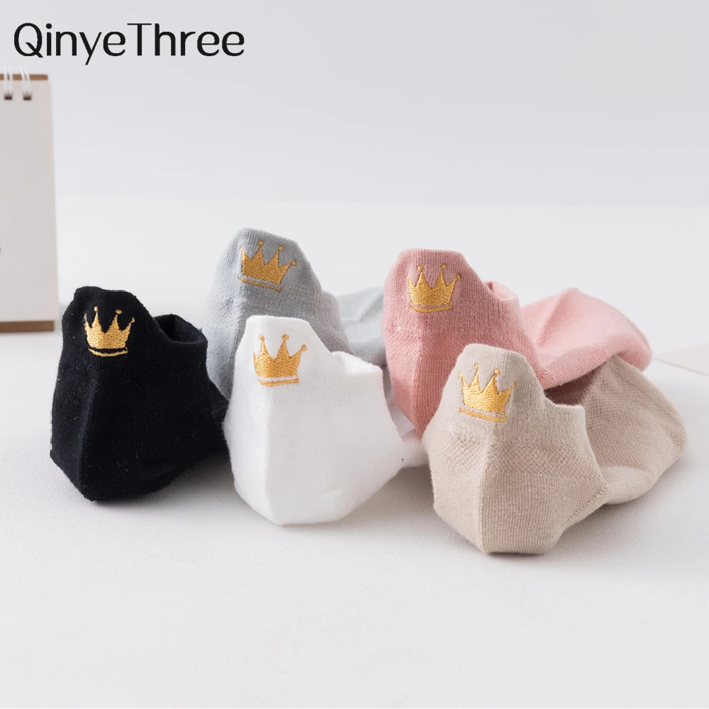 Schicke neue Damen stickerei Krone schöne Harajuku atmungsaktive retikulierte ausgehöhlte weiche Baumwoll-Mesh-Söckchen