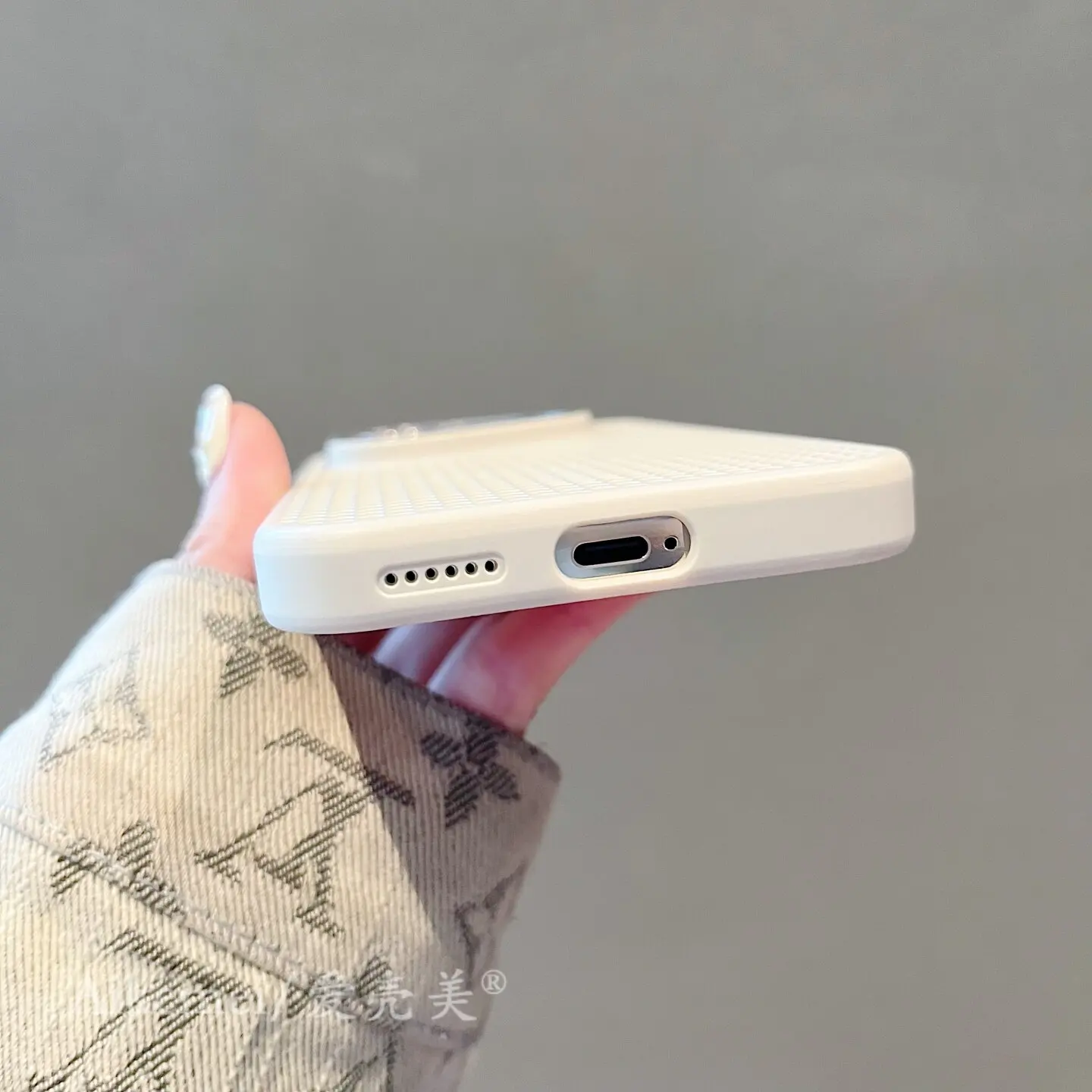 Fashion Matte Magnetic Back Cover with Heat Dissipation and Magsafe Compatibility