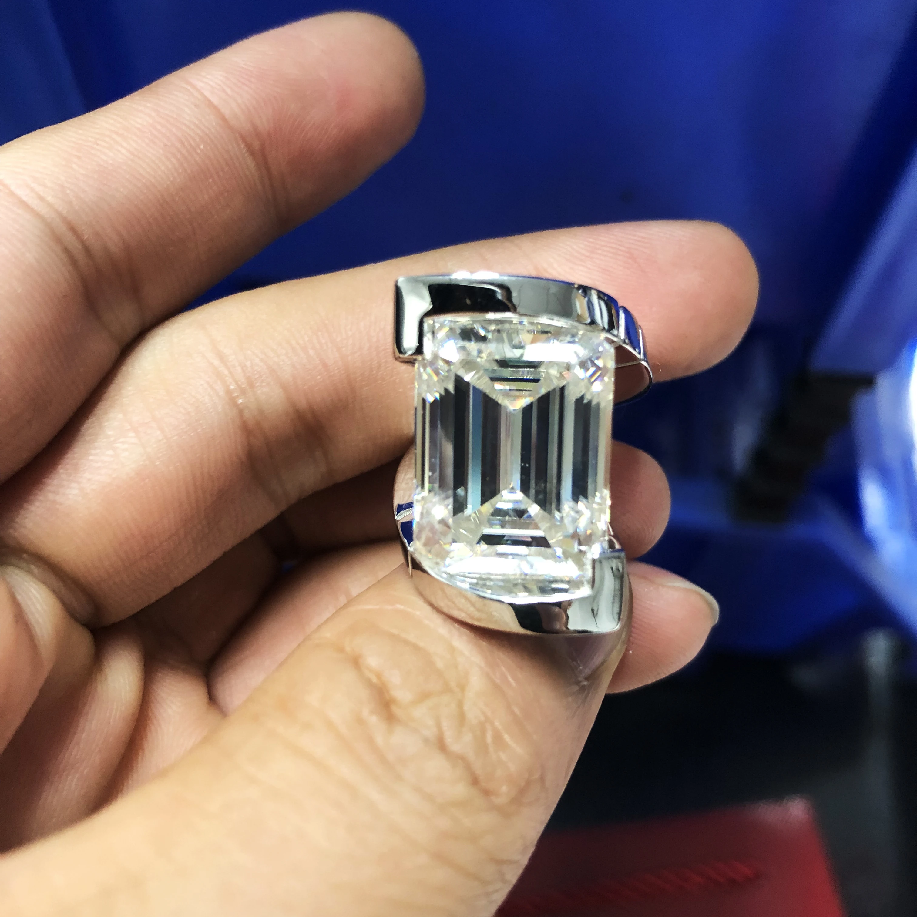 AEAW 14 Carat Emerald Moissanite Lab Grown Diamond Ring For